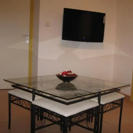 Des Franciscains-imiza Apartment Canari